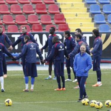 Caparrós baja los humos y quiere amarrar la salvación