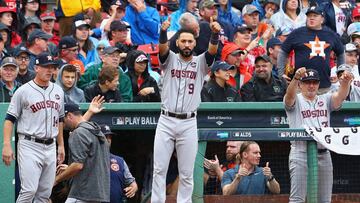 BOSTON, MA - OCTOBER 09: Marwin Gonzalez #9 of the Houston Astros (C) celebrates after an RBI single by George Springer #4 (not pictured) in the second inning against the Boston Red Sox during game four of the American League Division Series at Fenway Park on October 9, 2017 in Boston, Massachusetts. Maddie Meyer/Getty Images/AFP
== FOR NEWSPAPERS, INTERNET, TELCOS & TELEVISION USE ONLY ==
