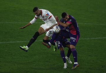 Penalti por mano de San Emeterio, del Valladolid.