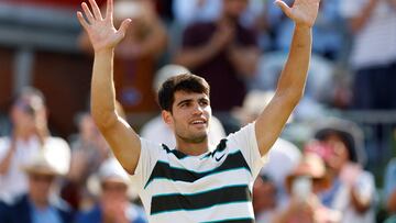 Tennis - Queen's Club Championships - Queen's Club, London, Britain - June 17, 2025 Spain's Carlos Alcaraz celebrates after winning his round of 32 match against Australia's Adam Walton Action Images via Reuters/Peter Cziborra