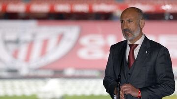 GRAFCAV4461. BILBAO, 13/04/2021.-El presidente del Athletic de Bilbao Aitor Elizegi, en el campo de San Mam&eacute;s donde realiz&oacute; declaraciones este martes sobre la final de Copa del Rey, el equipo bilbaino jugar&aacute; contra el F.C. Barcelona e