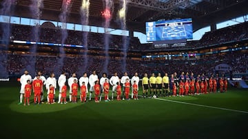 Real Madrid y Barcelona forman antes del Real Madrid-Barcelona disputado en el Hard Rock Stadium de Miami (Florida), el 29 de julio de 2017.