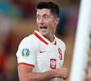 Lewandowski ante Isak por un billete a los octavos de final