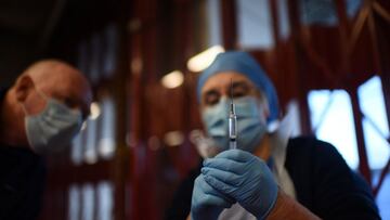 Nurse Christina McCavana prepares the vials of the Pfizer coronavirus disease (COVID-19) vaccine for use at a pop-up vaccination clinic in the Central Fire Station in Belfast, Northern Ireland, December 4, 2021. REUTERS/Clodagh Kilcoyne