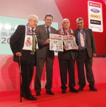 Premios AS 2014. Premio aficiones hermanadas. Sergio Nieto del Real Madrid y Luís Rodríguez del Atlético de Madrid con Tomás Roncero y Manolete.