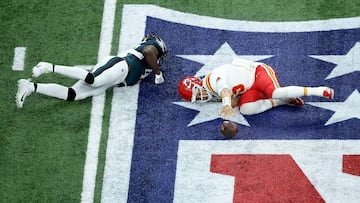 La defensa de los Eagles capturó seis veces e interceptó en dos ocasiones a Patrick Mahomes para ganar el Super Bowl LIX en New Orleans.