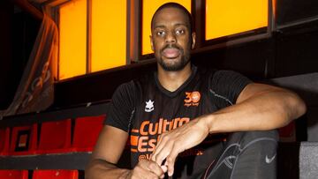 Ante sus ex. Will Thomas posa para AS en La Fonteta