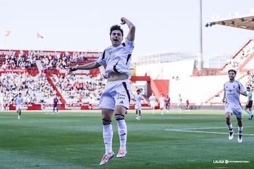 En una Albacete en el que est¨¢ Kofane es complicado destacar. Sin embargo, ante el Huesca, fue muy importante hasta el punto de ser el encargado de abrir el marcador.