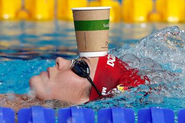 La nadadora alemana Jenny Mensing durante el calentamiento en los Europeos de Glasgow. 