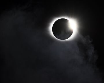 El eclipse pudo verse en Estados Unidos recorriendo el pas de costa a costa y tuvo algo ms de dos minutos de duracin.