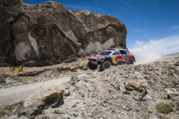 Sexta etapa, Uyuni-Uyuni. El piloto español Carlos Sainz con Peugeot.