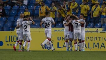 Álex Gallar celebra su gol con el Huesca a Las Palmas