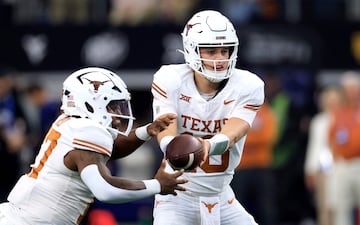  Quarterback Arch Manning #16 of the Texas Longhorns