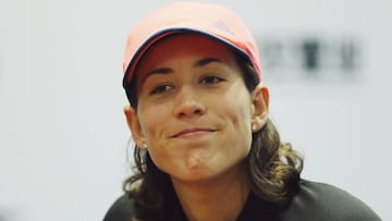 Garbiñe Muguruza atiende a los medios tras su derrota ante Jelena Ostapenko en los cuartos de final del Wuhan Open.