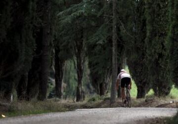 La carrera se creó en 1997 para salvaguardar la Strade Bianche de la Toscana. Empieza y termina en Gaiole, pueblo de la provincia de Siena.