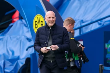 
El líbero y el líder de aquel equipo. Fue un fichaje bastante caro para el Dortmund (4,25 millones de euros de la época). La temporada en la que gana la Champions es prácticamente su último curso en activo, porque al año siguiente tuvo que retirarse debido a una infección que contrajo en una operación de rodilla en octubre de 1997. Fue entrenador del Dortmund del 2000 al 2004 y del Stuttgart en la 2004-05. En ambas etapas empezó bien y terminó rescindiendo el contrato por mutuo acuerdo. Ahora es directivo en el Dortmund y la selección alemana.
