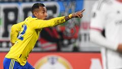 Boca Juniors' Colombian forward Sebastian Villa celebrates after scoring against Colo Colo during the Copa Libertadores group stage first leg football match between Chile's Colo Colo and Argentina's Boca Juniors, at the Monumental stadium in Santiago, on May 3, 2023. (Photo by MARTIN BERNETTI / AFP)