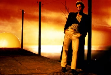 Fue el protagonista de la exitosa película 'El expresso de medianoche' y prefirió mantener en secreto su enfermedad desde que se la diagnosticaron en 1985. En 1991, el intérprete solicitó el suicidio asistido, falleciendo con apenas 41 años.