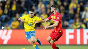 La pelota de fútbol se viste con el amarillo de Las Palmas