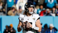 NASHVILLE, TENNESSEE - JANUARY 07: Trevor Lawrence #16 of the Jacksonville Jaguars looks to pass during the first half against the Tennessee Titans at Nissan Stadium on January 07, 2024 in Nashville, Tennessee.   Wesley Hitt/Getty Images/AFP (Photo by Wesley Hitt / GETTY IMAGES NORTH AMERICA / Getty Images via AFP)