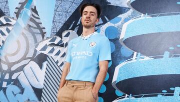 PUMA y el Manchester City presentan la nueva primera equipaci車n para la temporada 2023/24 que conmemora las dos d谷cadas del traslado del Club al Etihad Stadium. Rinde homenaje a las caracter赤sticas ic車nicas del Etihad Stadium y est芍 inspirada en la camiseta que el equipo us車 durante la primera temporada en su nuevo estadio.
