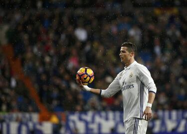 Irritated Cristiano Ronaldo denounces Bernabéu booboys