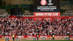Los aficionados del Girona celebran la clasificación para la próxima Champions League en Montilivi.