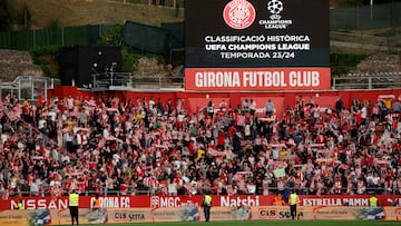 Los aficionados del Girona celebran la clasificación para la próxima Champions League en Montilivi.