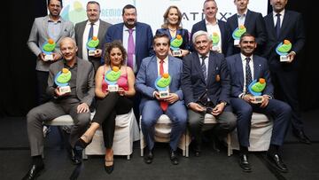 Foto de familia de los premiados junto a Julián Casas, CEO de 'Patrocina a un deportista'.