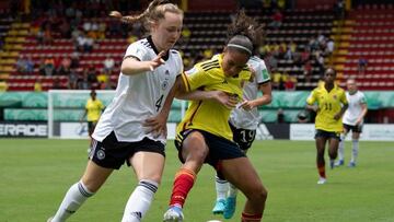 Germany's Madeleine Steck (L) and Colombia's Gisela Robledo vie for the ball during their Women's U-20 World Cup football match at the Alejandro Morera Soto stadium in Alajuela, Costa Rica,on August 10, 2022. (Photo by Ezequiel BECERRA / AFP) (Photo by EZEQUIEL BECERRA/AFP via Getty Images)