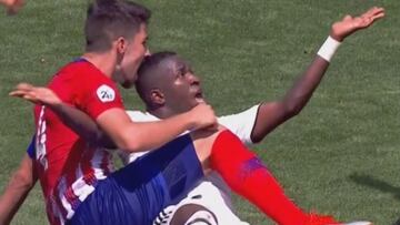 El mordisco del capitán del Atlético B Tachi a Vinicius en el miniderbi de septiembre de 2018.