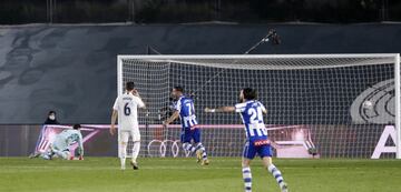 0-2. Joselu marcó el segundo gol tras un error de Thibaut Courtois.