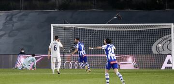 0-2. Joselu marc¨® el segundo gol tras un error de Thibaut Courtois.