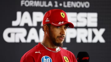 Lewis Hamilton atiende a los medios en Japón.