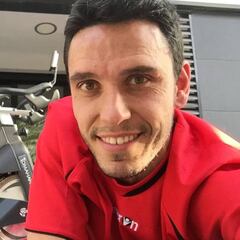 Los jugadores del Elche salen a la calle para comenzar a correr