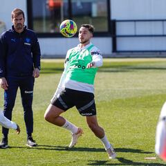 Nico con el grupo, Cavani ausente y Gayà corre en solitario
