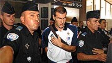 <B>ZIZOU CAMINO DE CHIPRE</B>. Está con su selección esperando para jugar partido de clasificación para la Eurocopa. Francia se enfrentará a Chipre en Nicosia.