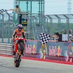 Márquez no está sólo en Misano, viaja su club de fans