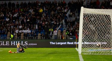 El jugador español, Nico Williams, marca el 0-3 para la selección española. 

