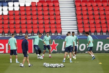 Real Madrid train ahead of their meeting with PSG.