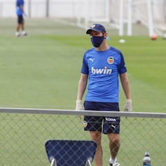 Celades aplica mano izquierda con jugadores clave