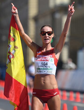 La otra alegría llegó por parte de la catalana Raquel González consiguiendo la plata en los 35 km marcha.