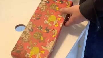 Un hombre encuentra un regalo de Navidad de 1978 en la pared de la casa de sus padres: “Tenía mi nombre”