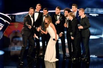 Selfie de los presentadores de la Gala y los premiados. 