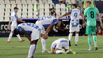 Un centenar de hinchas despiden al Leganés en una fuerte ovación