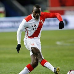 Advíncula vuelve a entrenarse