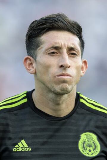 Héctor Herrera, medio por derecha