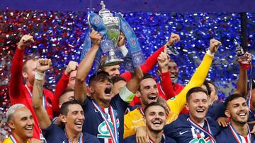 Soccer Football - Coupe de France - Final - Paris St Germain v AS Saint-Etienne - Stade de France, Saint-Denis near Paris, France - July 24, 2020   Paris St Germain&#039;s Thiago Silva with teammates celebrate with the trophy after winning the Coupe de Fr