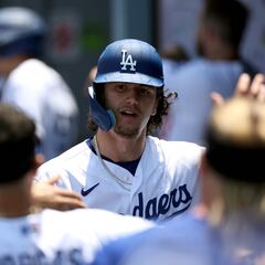 El novato sensación de los Dodgers los guía al triunfo sobre Twins