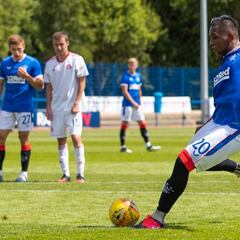 Alfredo Morelos anota en amistoso de Rangers